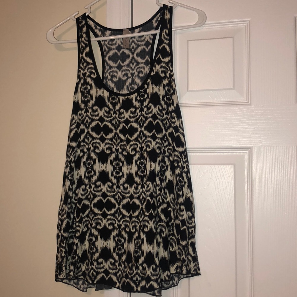 Final touch tank, size medium. Worn once!